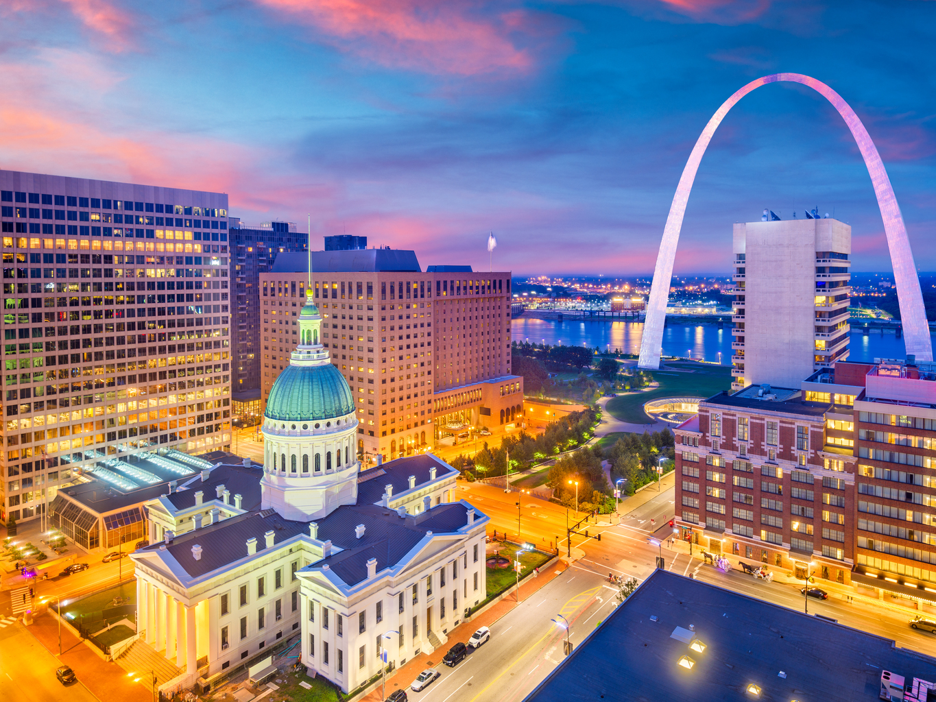 St. Louis, Missouri skyline with the Gateway Arch at dusk